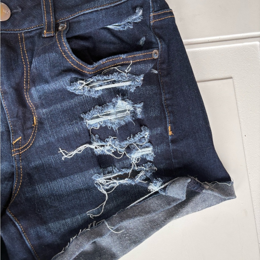 American Eagle Women’s Distressed Denim Shorts Dark Wash Size 6 - Picture 3 of 6